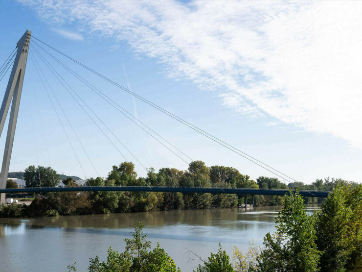 La passerelle piétonne Robert Poujade à Toulouse est officiellement inaugurée