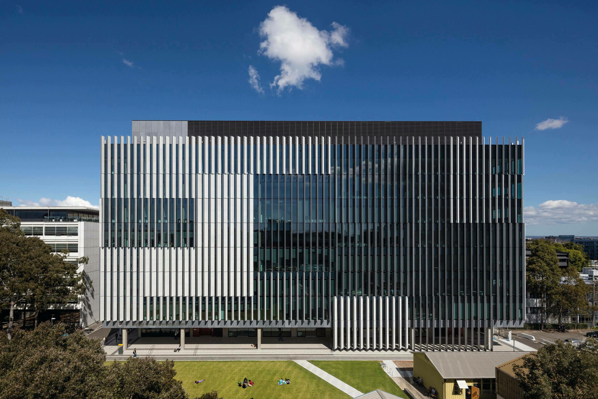 University of New South Wales Hilmer Building / GRIMSHAW