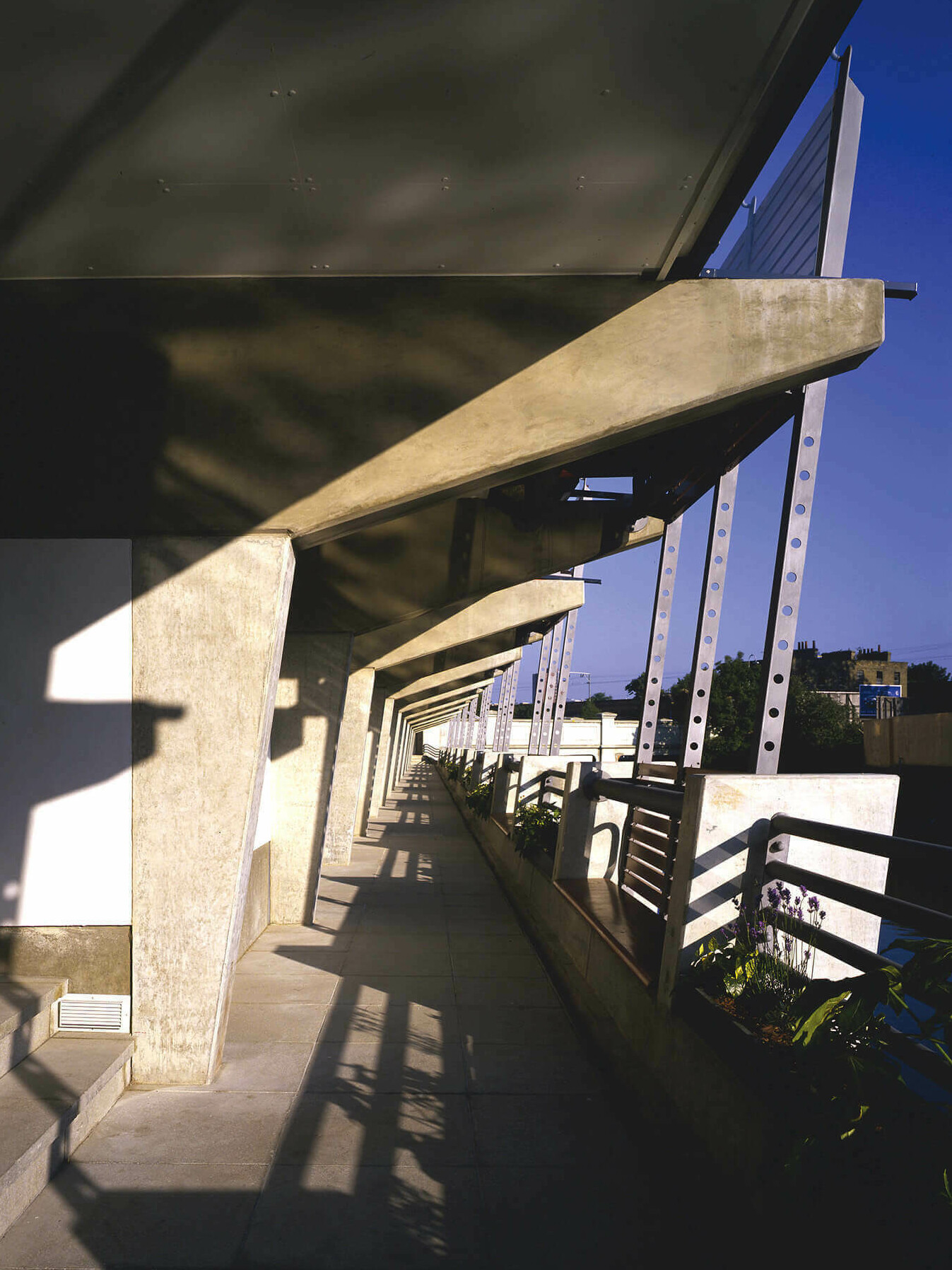 Grand Union Canal Walk Housing / GRIMSHAW