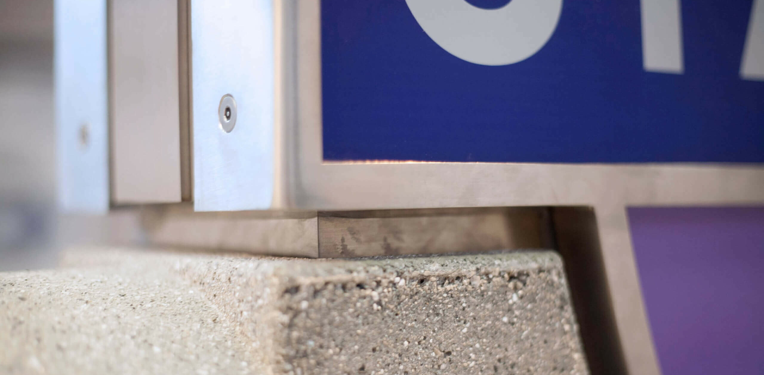 Elizabeth line Station Benches & Lean-bar / GRIMSHAW