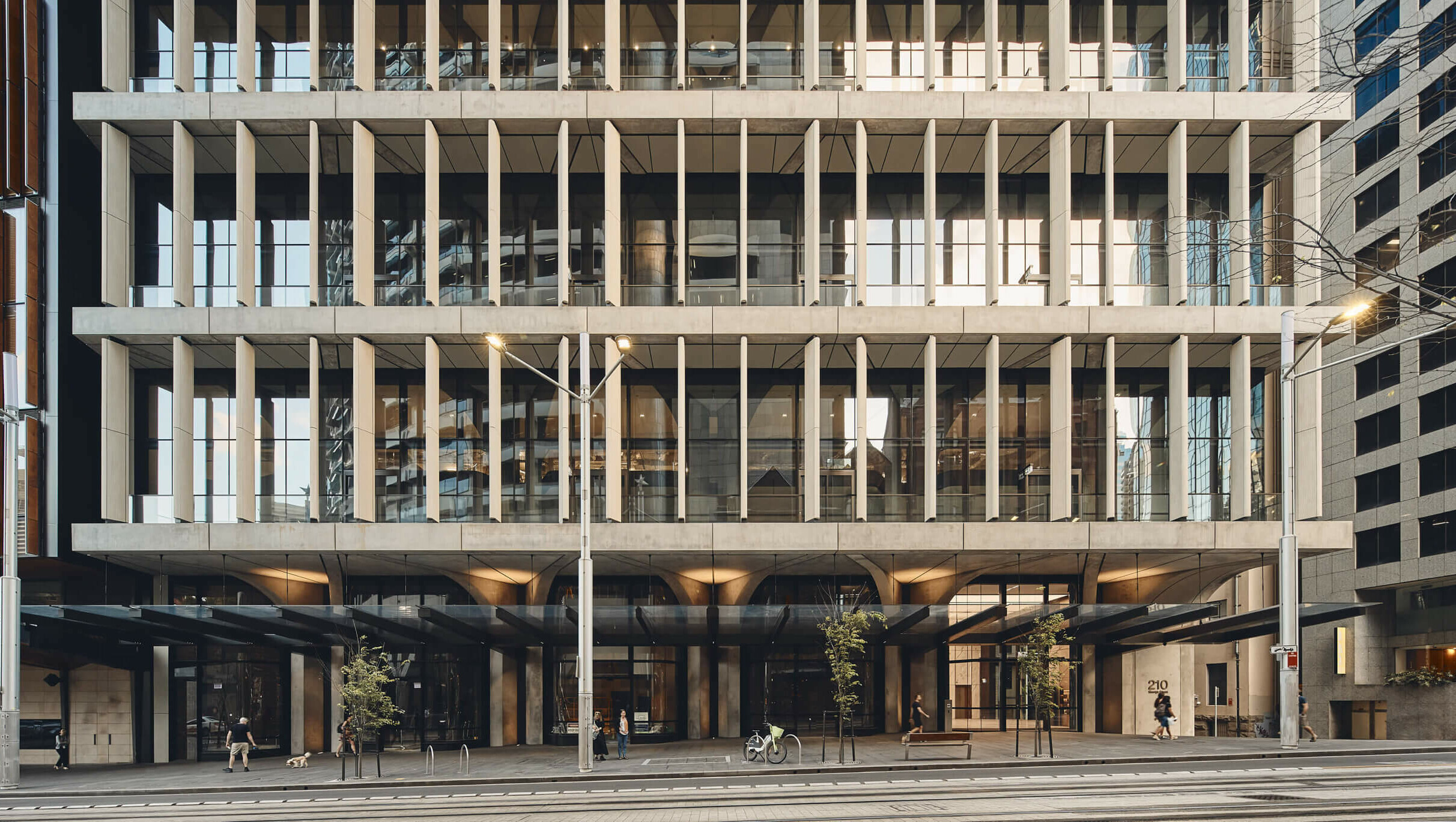 Poly Centre, 210 George Street / GRIMSHAW
