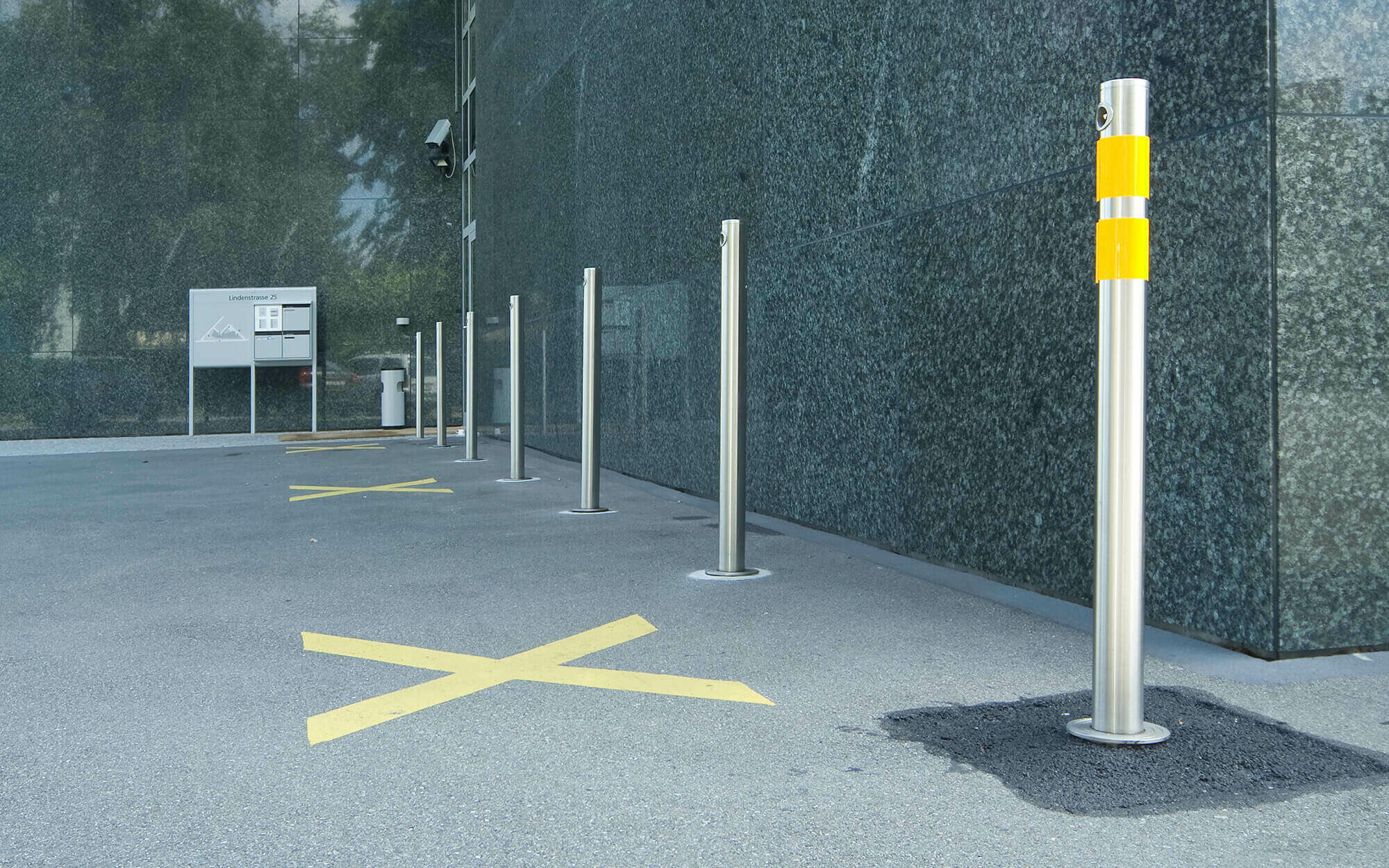 Burri Stainless Steel Barrier Bollard / GRIMSHAW