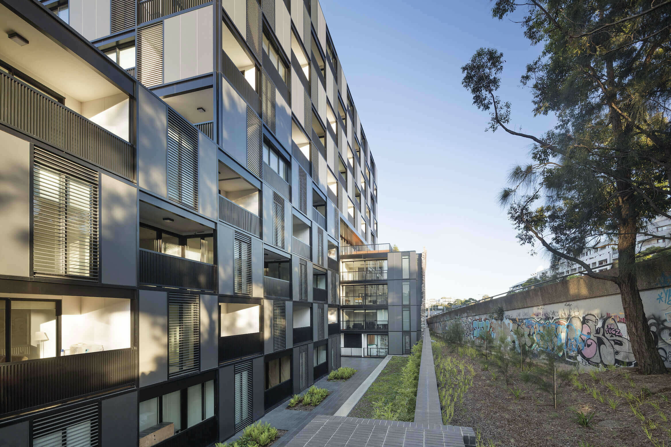 Harbour Mill Apartments / GRIMSHAW