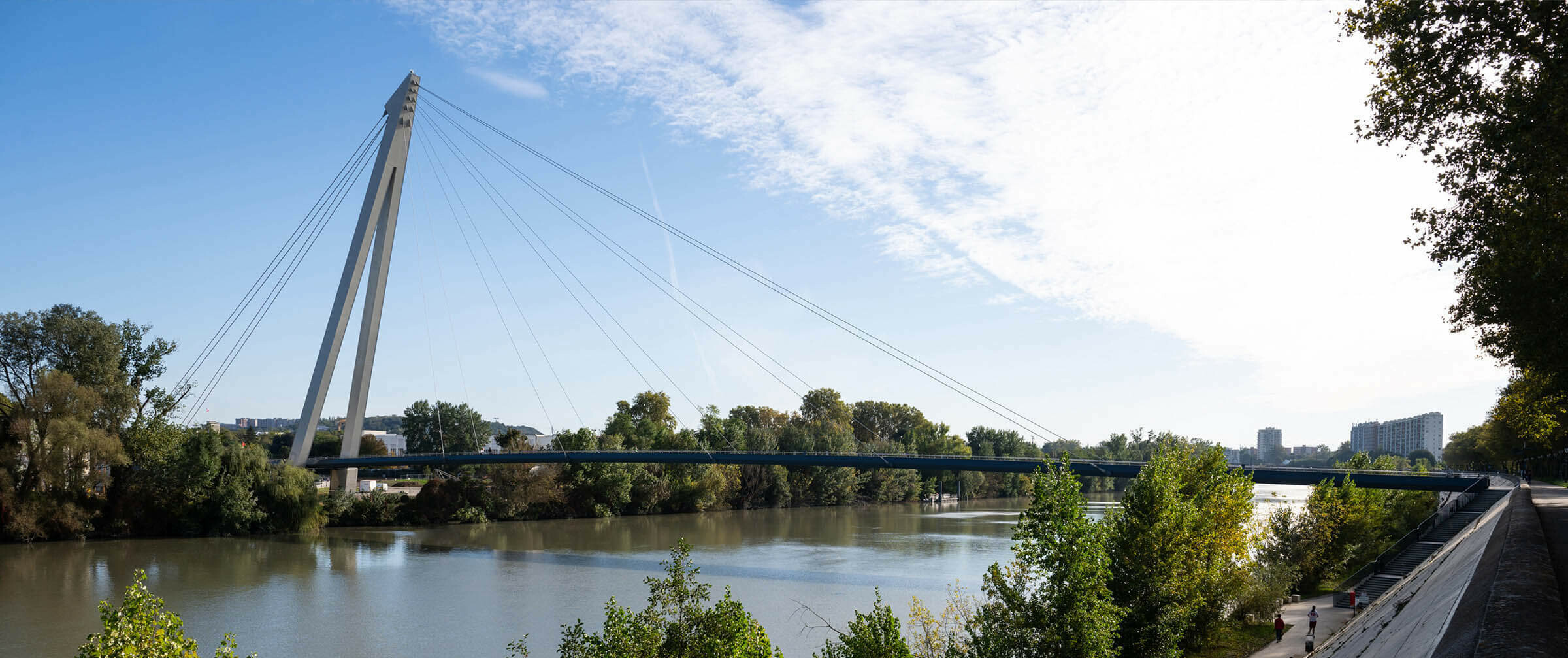 Robert Poujade Pedestrian Bridge / GRIMSHAW
