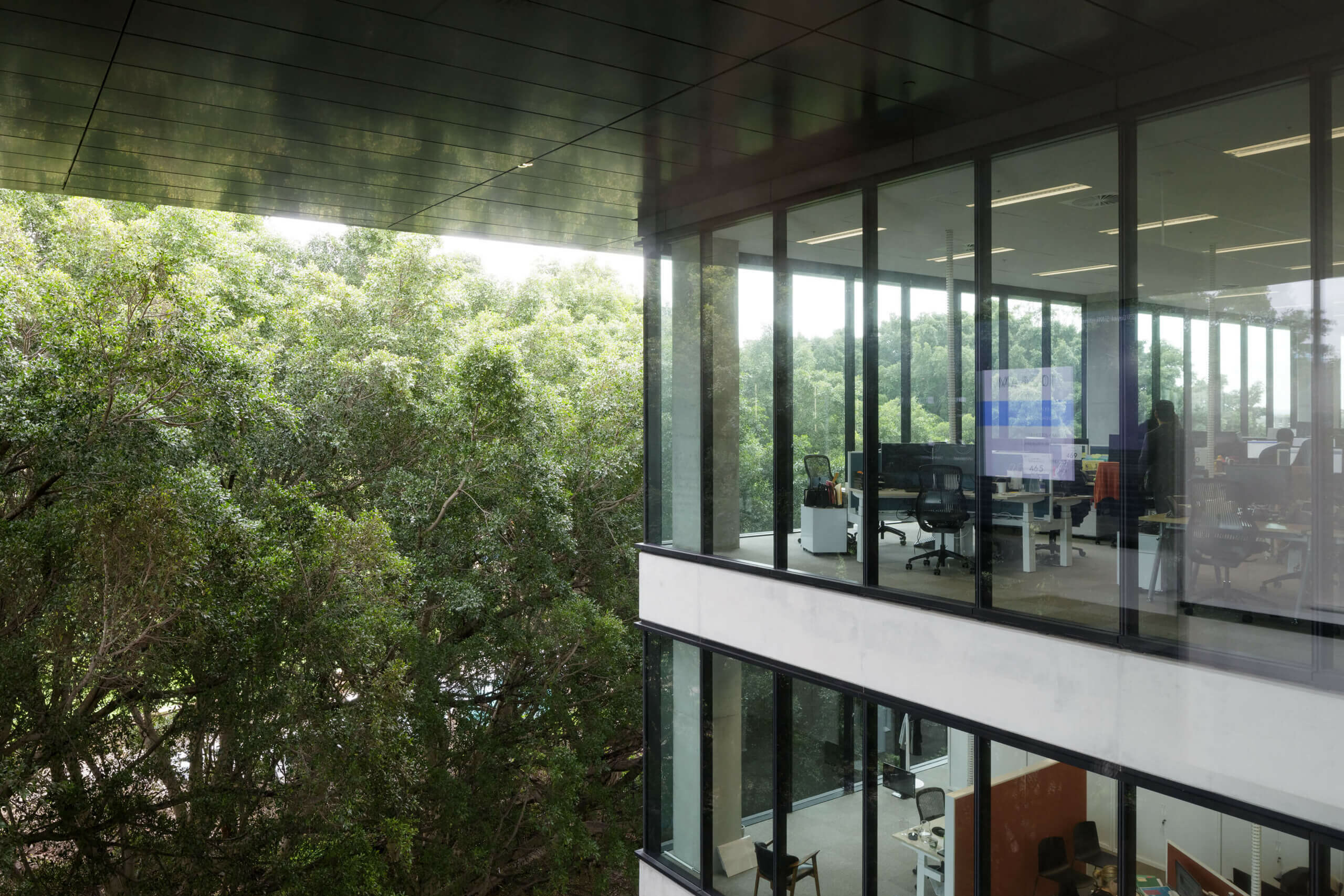 F23 Administration Building / GRIMSHAW