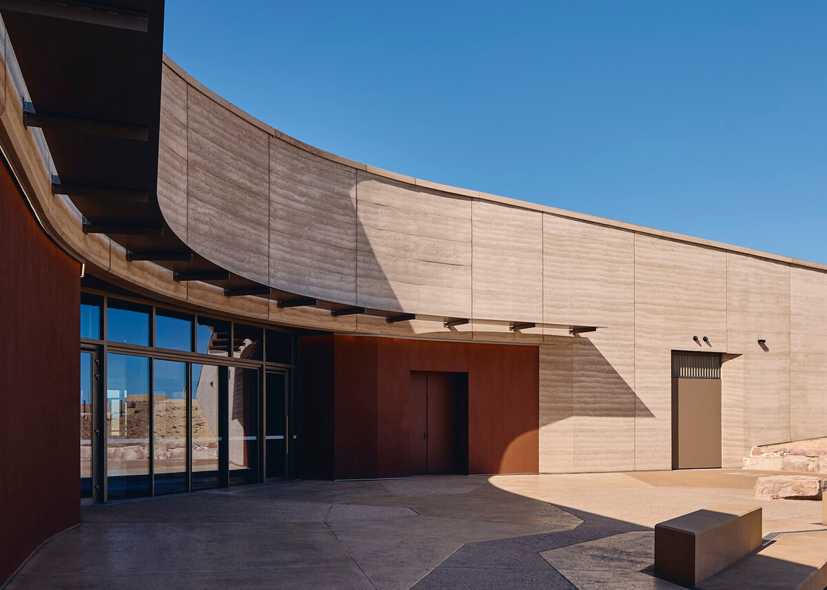 Keerray Woorroong Visitor Centre opens / GRIMSHAW