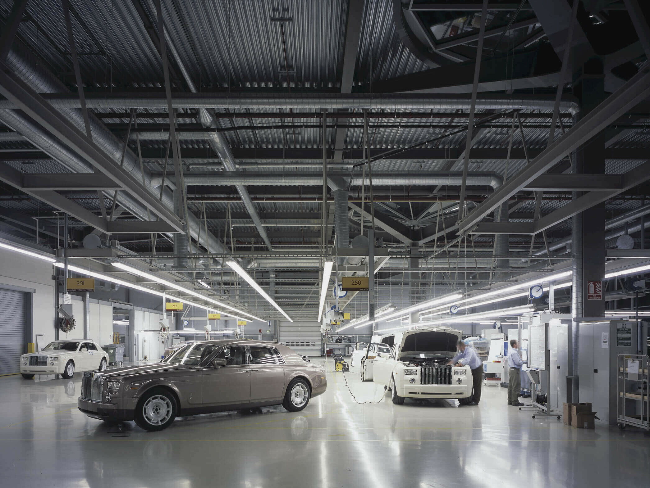 Rolls-Royce Manufacturing Plant & Headquarters / GRIMSHAW