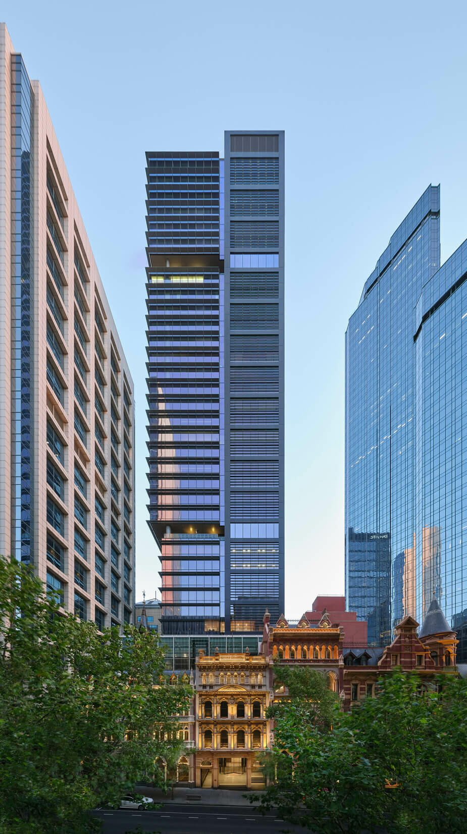 Australian workplace, Olderfleet, selected by CTBUH as Best Tall Building Award of Excellence Winner in two categories / GRIMSHAW