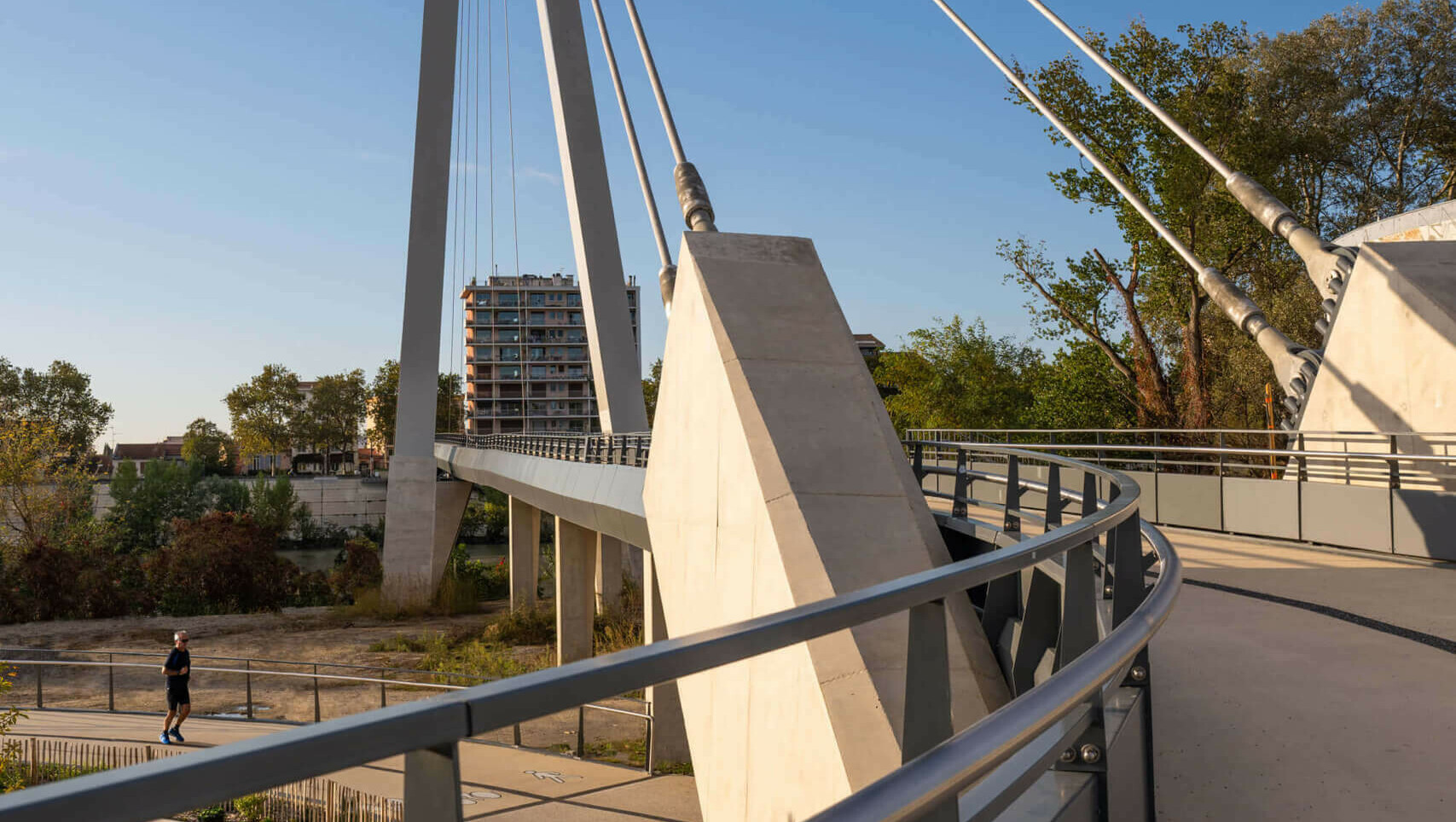 Robert Poujade Pedestrian Bridge / GRIMSHAW