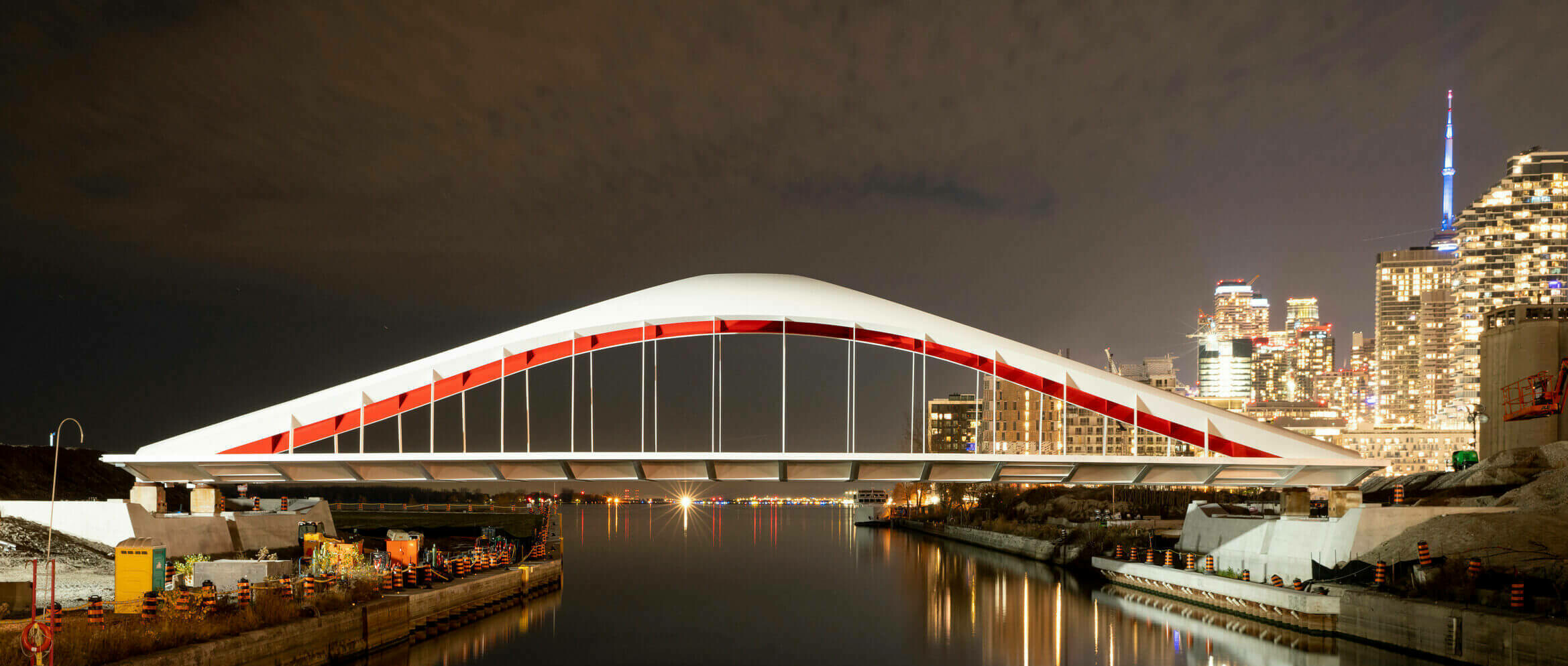 Toronto's Port Lands Celebrates the Opening of Two Landmark Bridges / GRIMSHAW