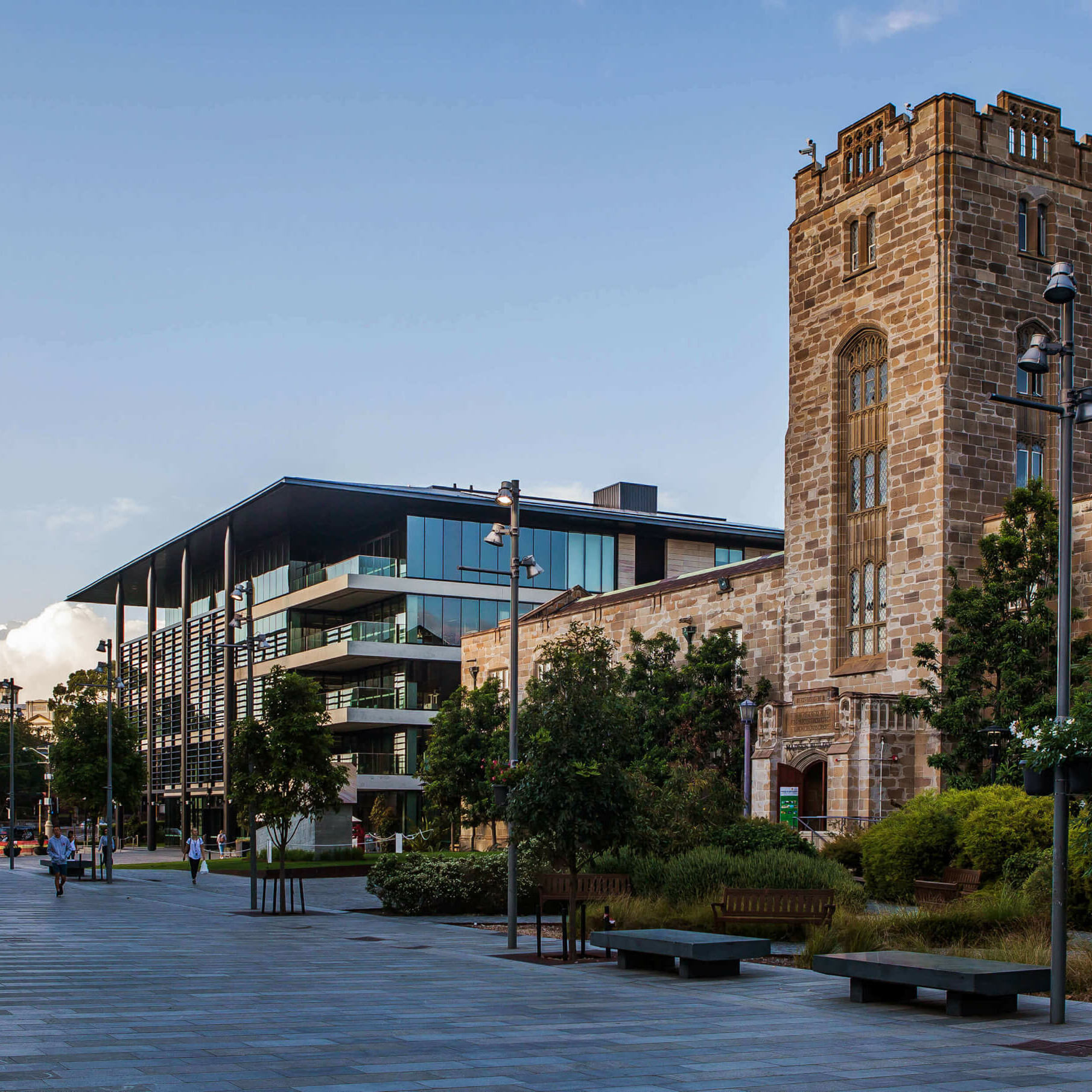 F23 Administration Building / GRIMSHAW