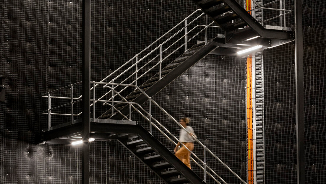 One of the largest in the Southern Hemisphere, Sound Stage 6 is  now ready to roll at Docklands Studios Melbourne. / GRIMSHAW