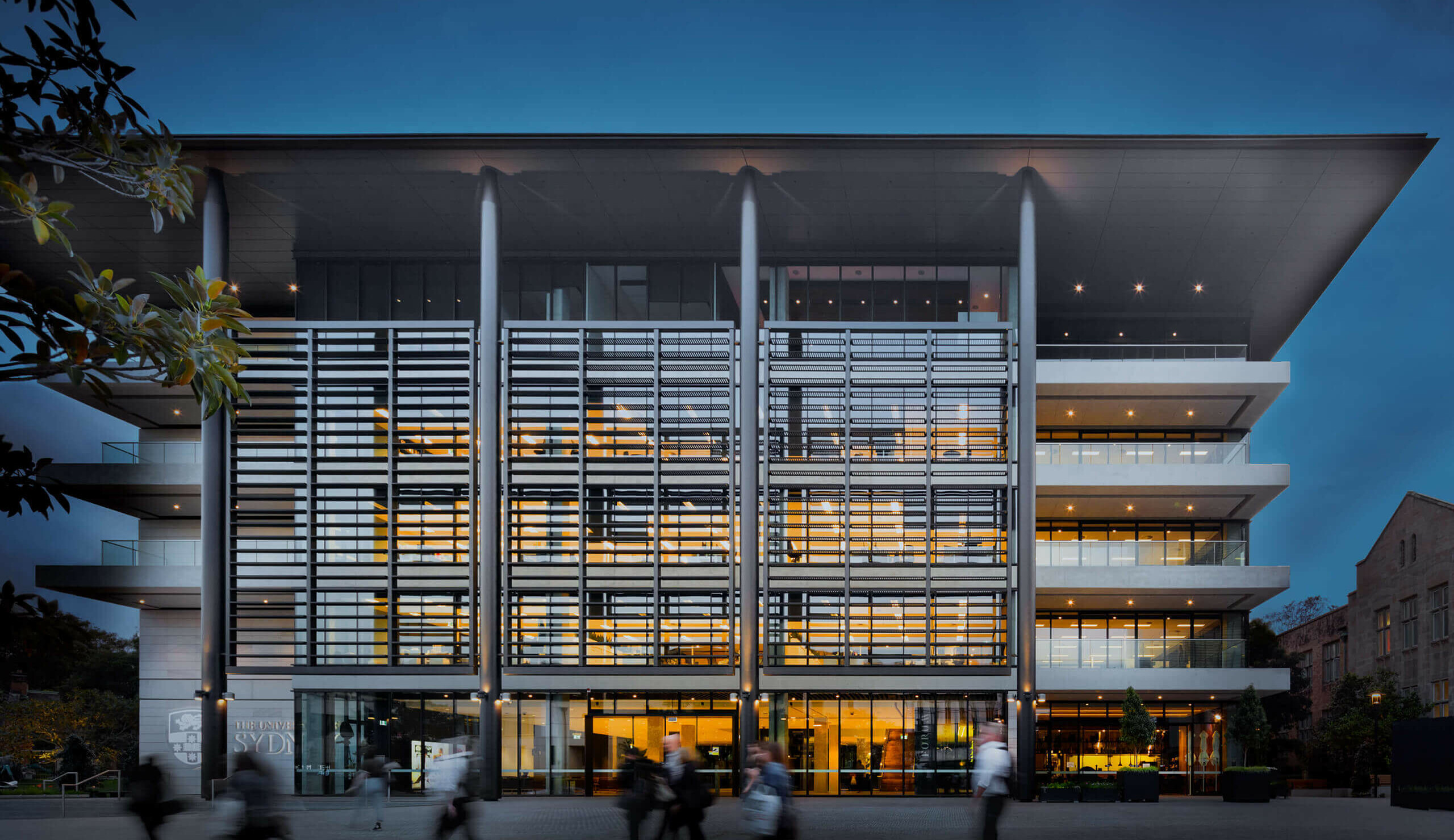 F23 Administration Building / GRIMSHAW