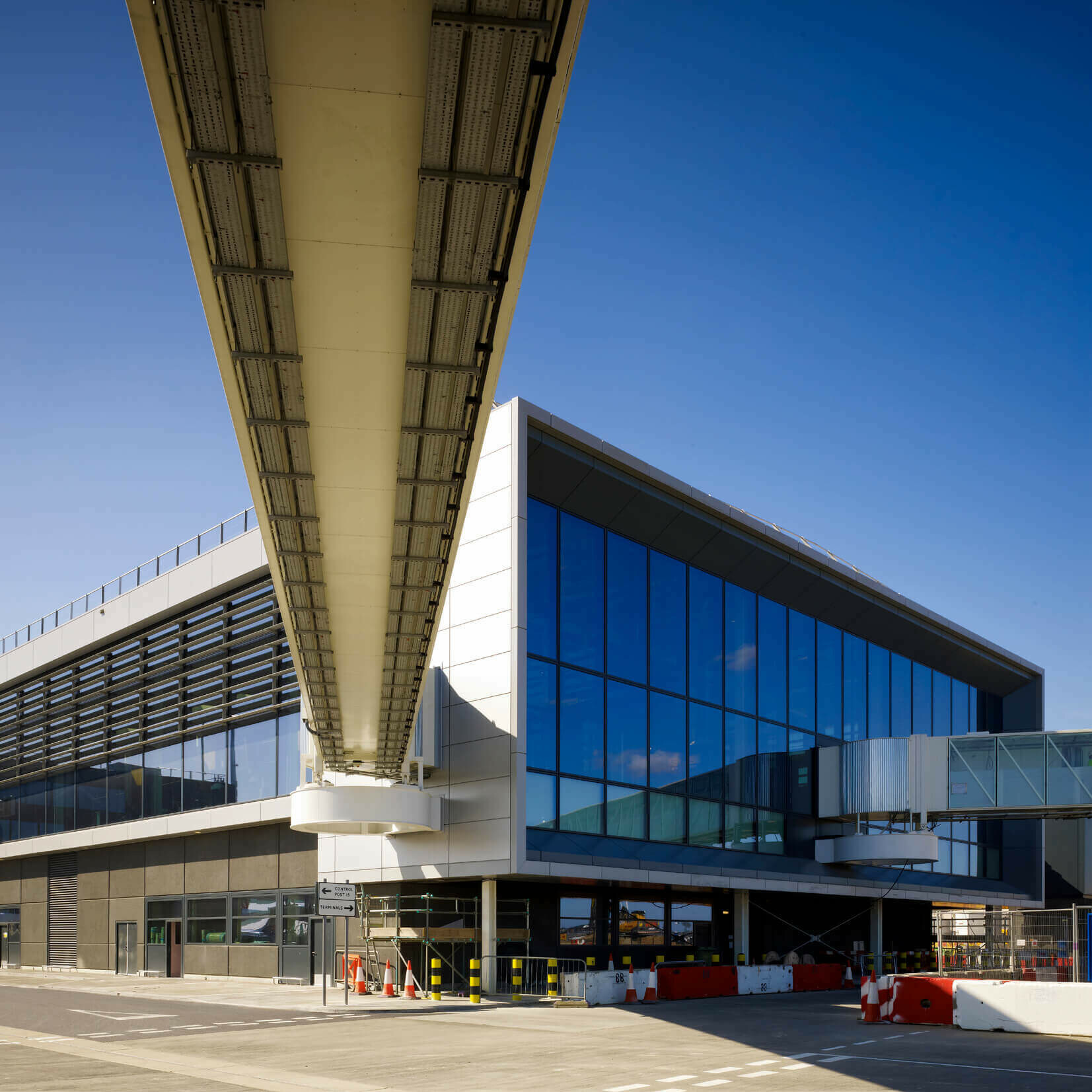 London Heathrow Airport, Terminal Two Concourse B / GRIMSHAW