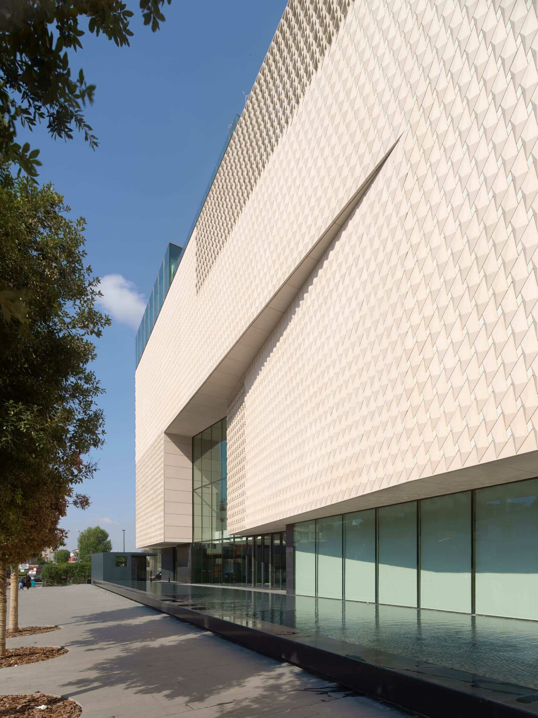 Arter museum opens in Istanbul / GRIMSHAW