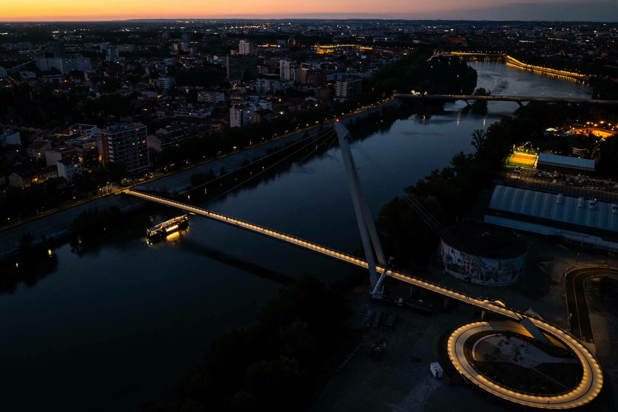 Robert Poujade Pedestrian Bridge / GRIMSHAW