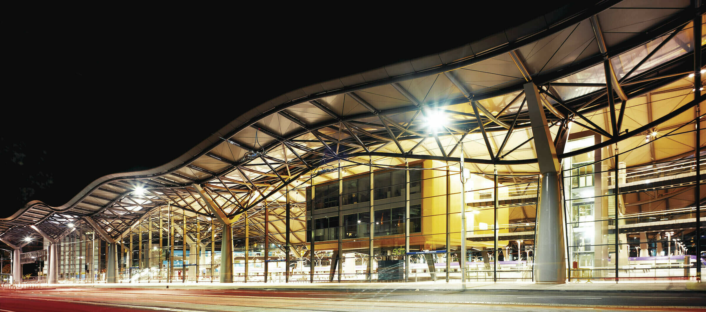 Vote for your favourite Southern Cross Station snap at the #SCSSNAP exhibition / GRIMSHAW