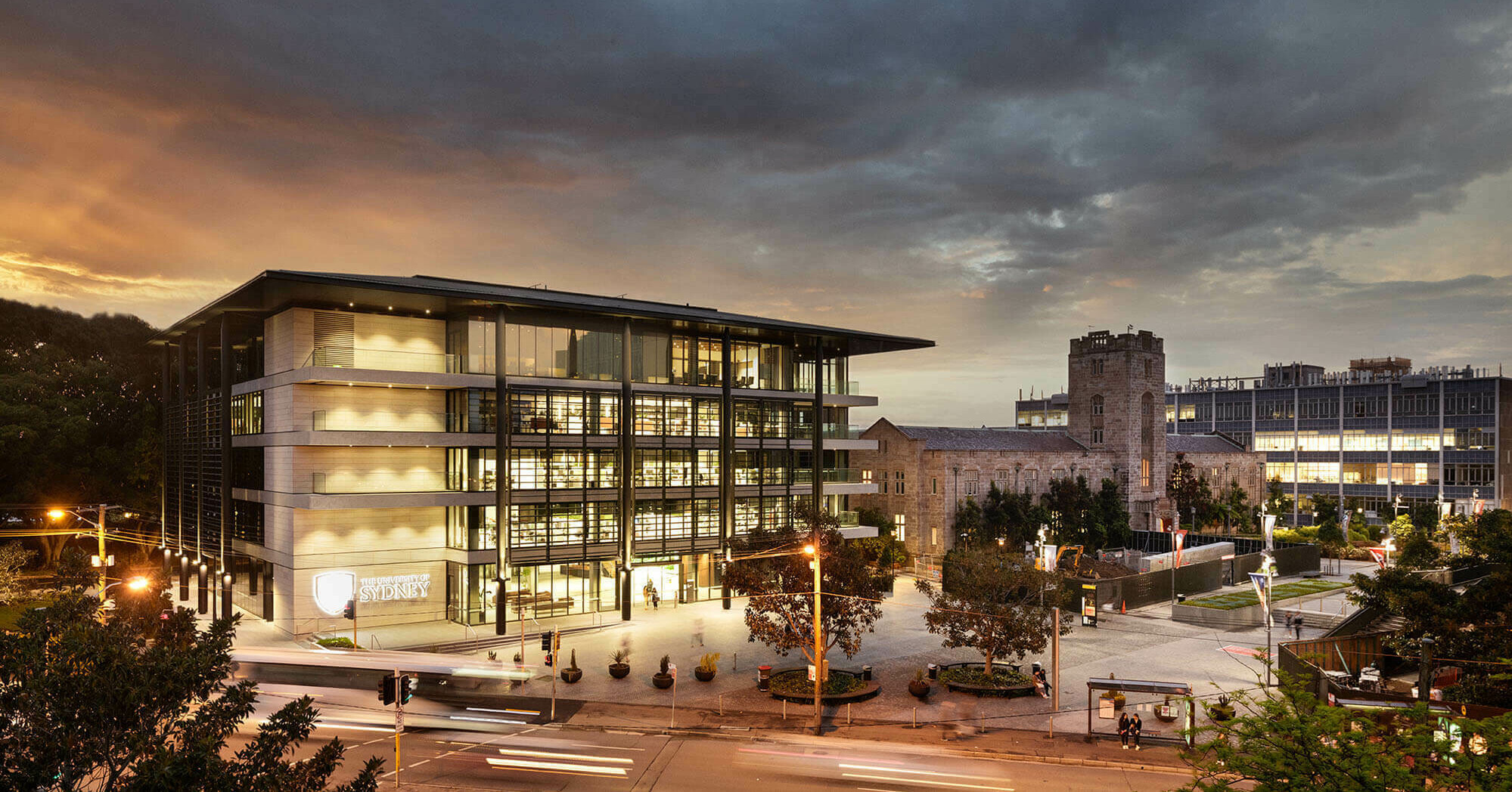 F23 Administration Building / GRIMSHAW