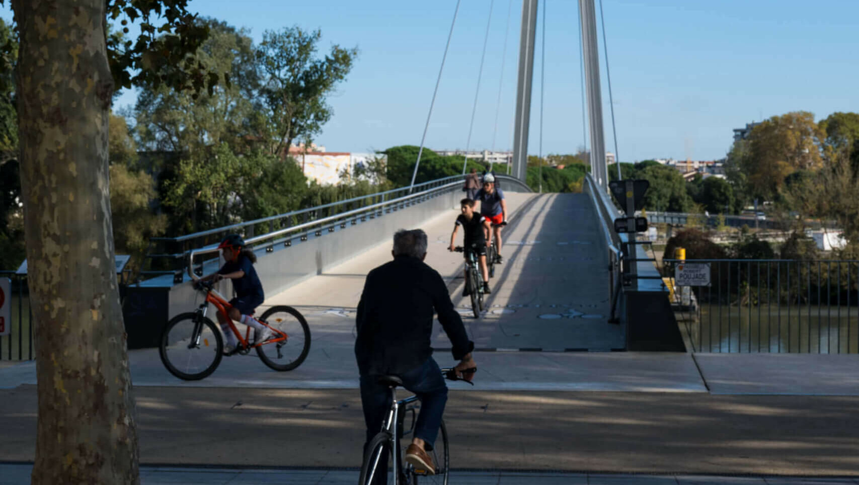 Robert Poujade Pedestrian Bridge / GRIMSHAW