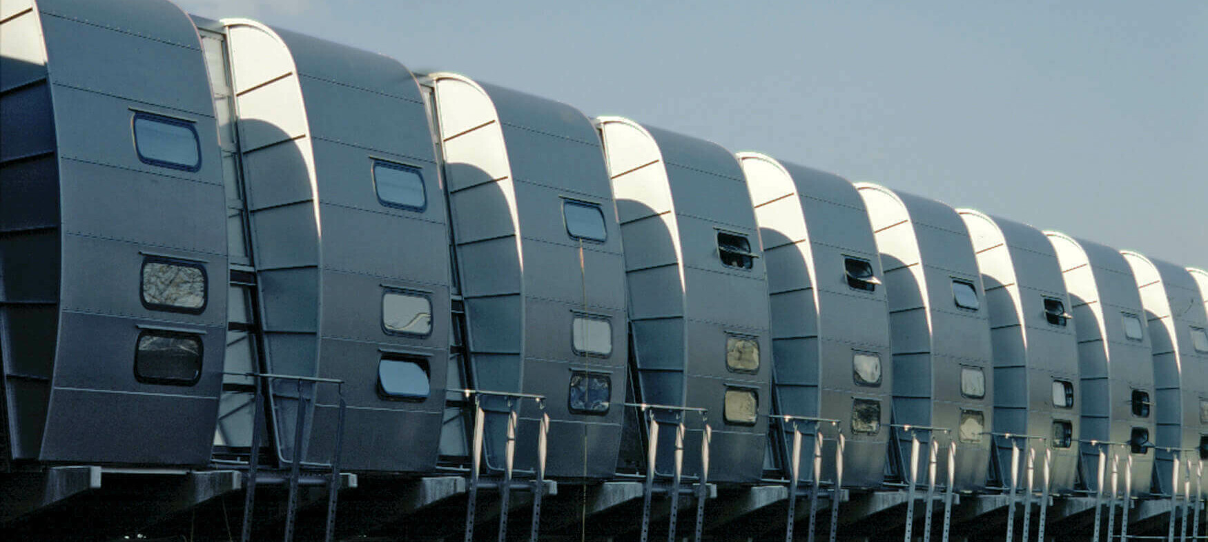 Grand Union Canal Walk Housing / GRIMSHAW