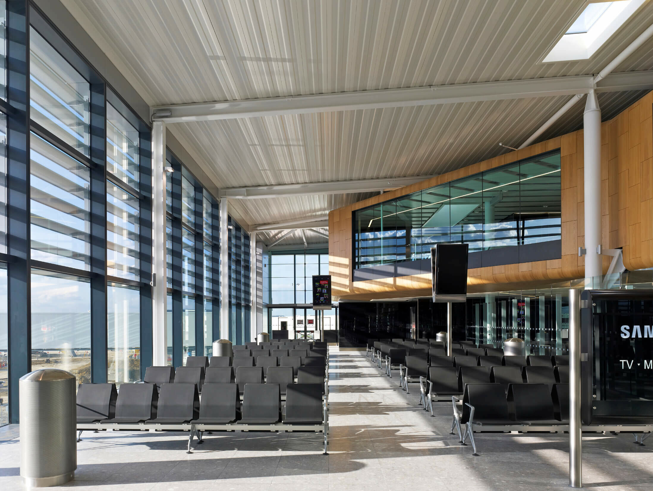 London Heathrow Airport, Terminal Two Concourse B / GRIMSHAW