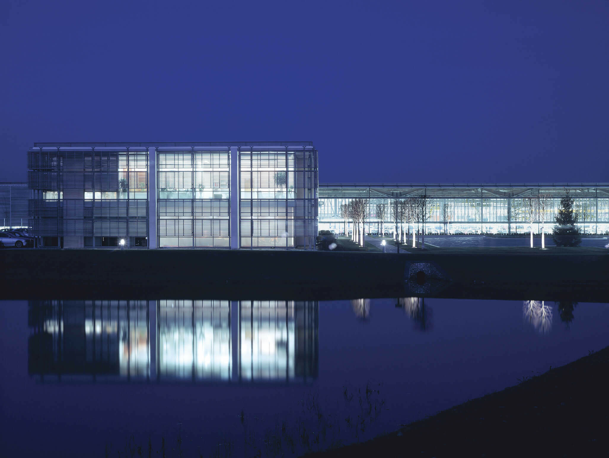 Rolls-Royce Manufacturing Plant & Headquarters / GRIMSHAW