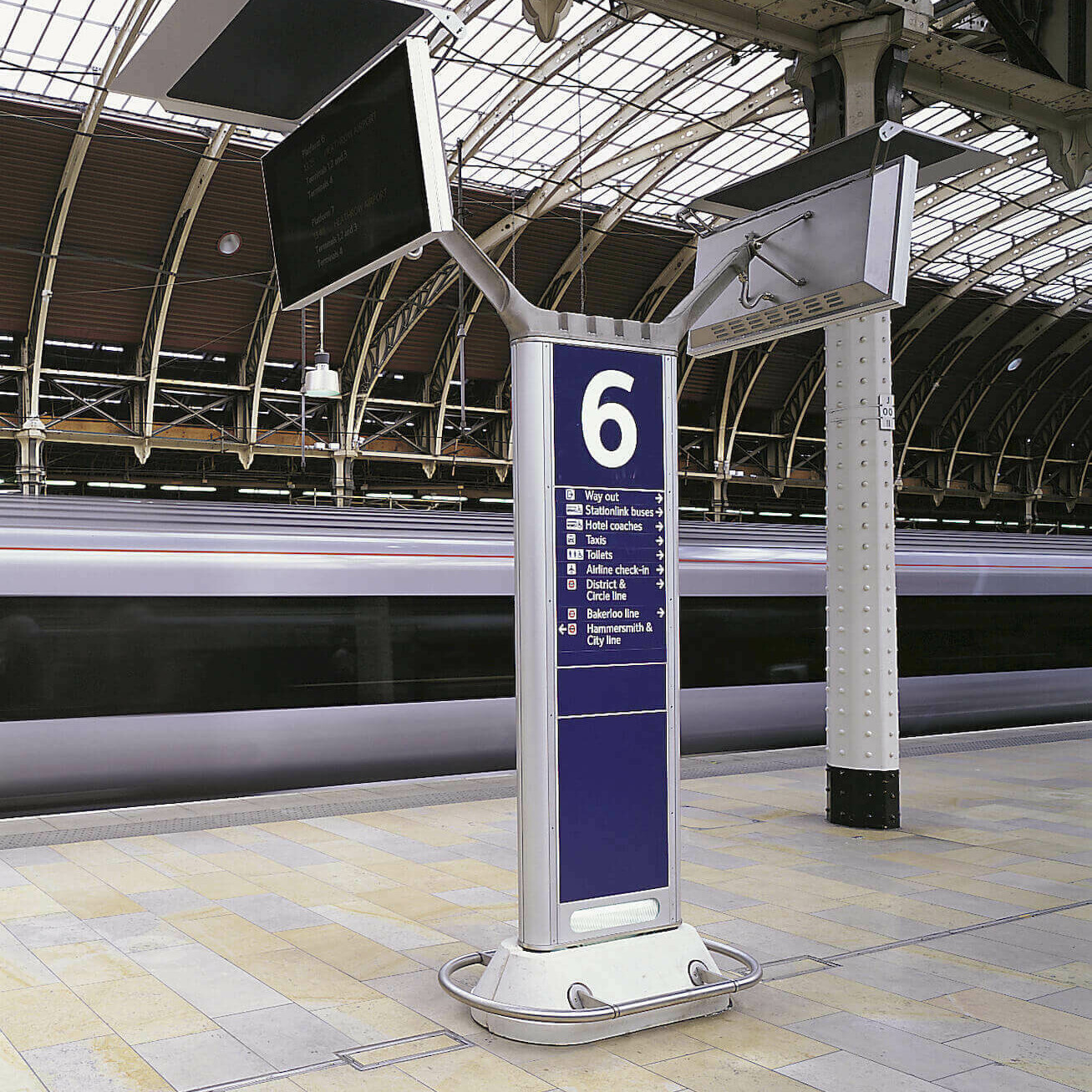 Paddington Station Passenger Information Display Systems / GRIMSHAW