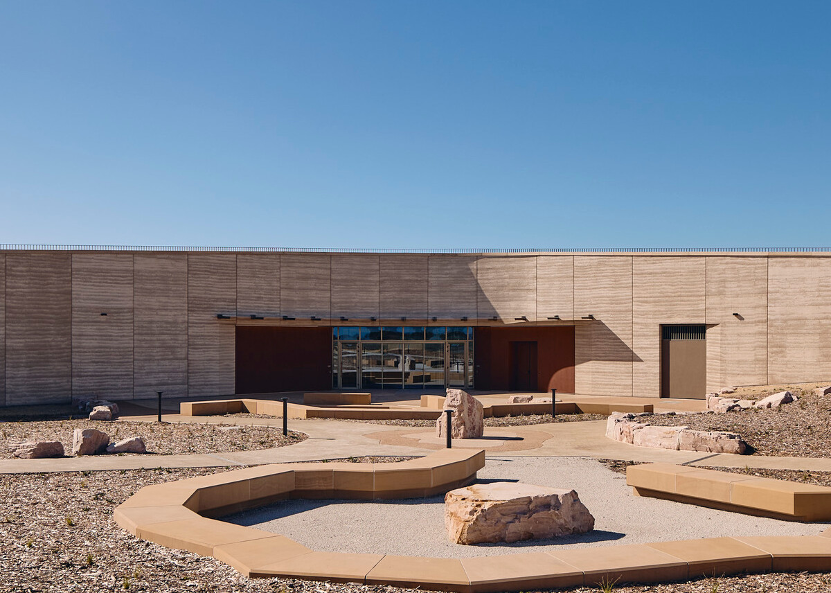 Keerray Woorroong Visitor Centre opens / GRIMSHAW