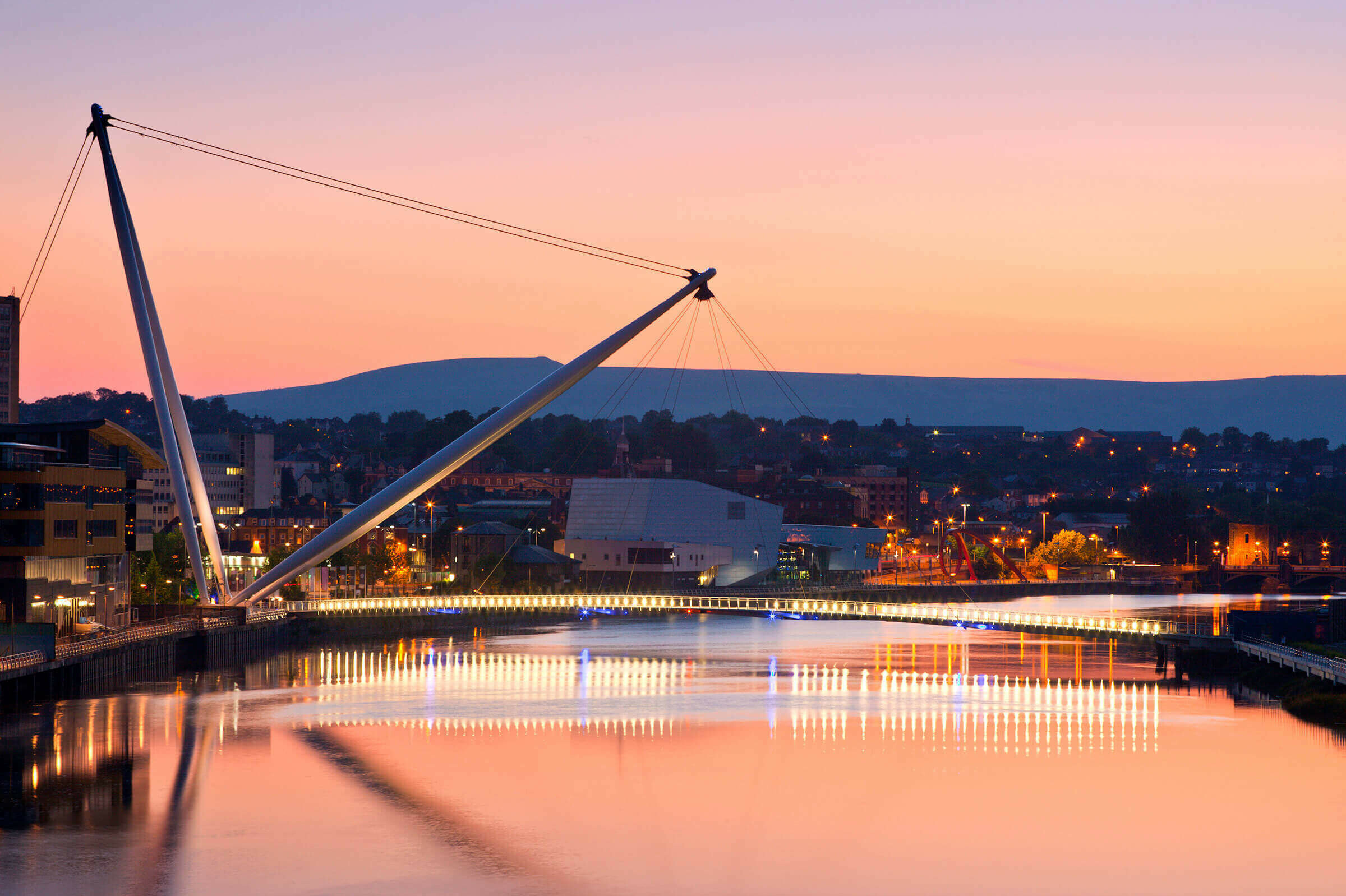 Newport City Footbridge / GRIMSHAW