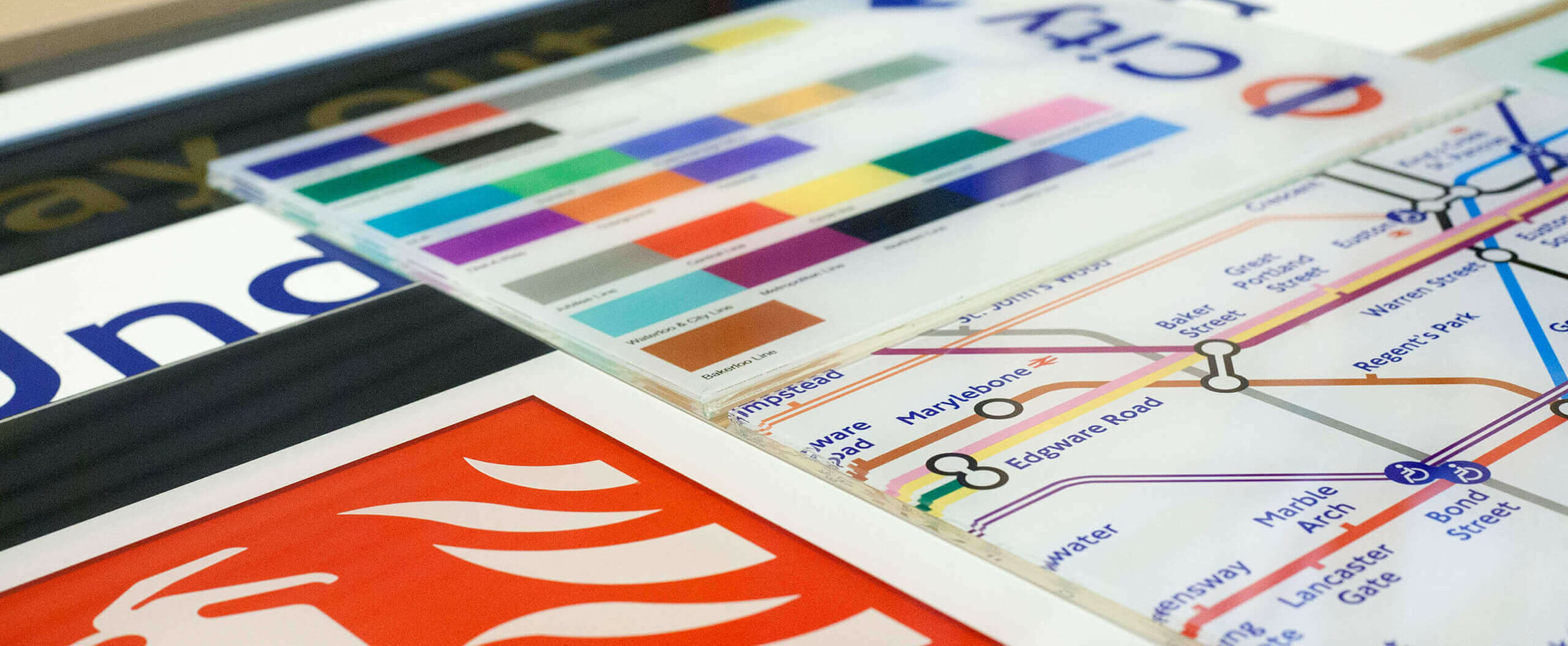 Elizabeth line Signage and Wayfinding / GRIMSHAW