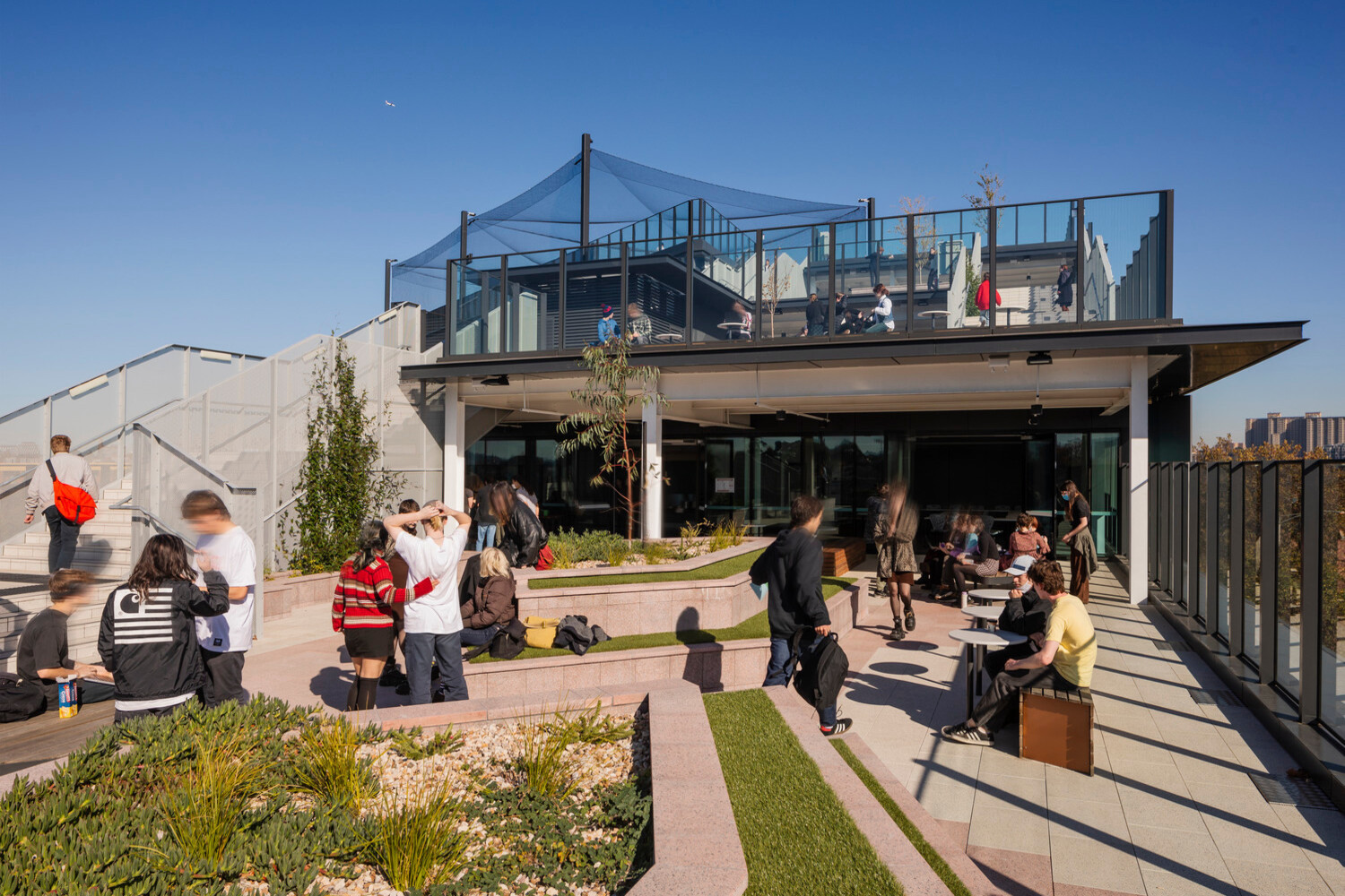 First Nations perspectives at Wurun Senior Campus a rare example of Indigenous storytelling embedded in design / GRIMSHAW