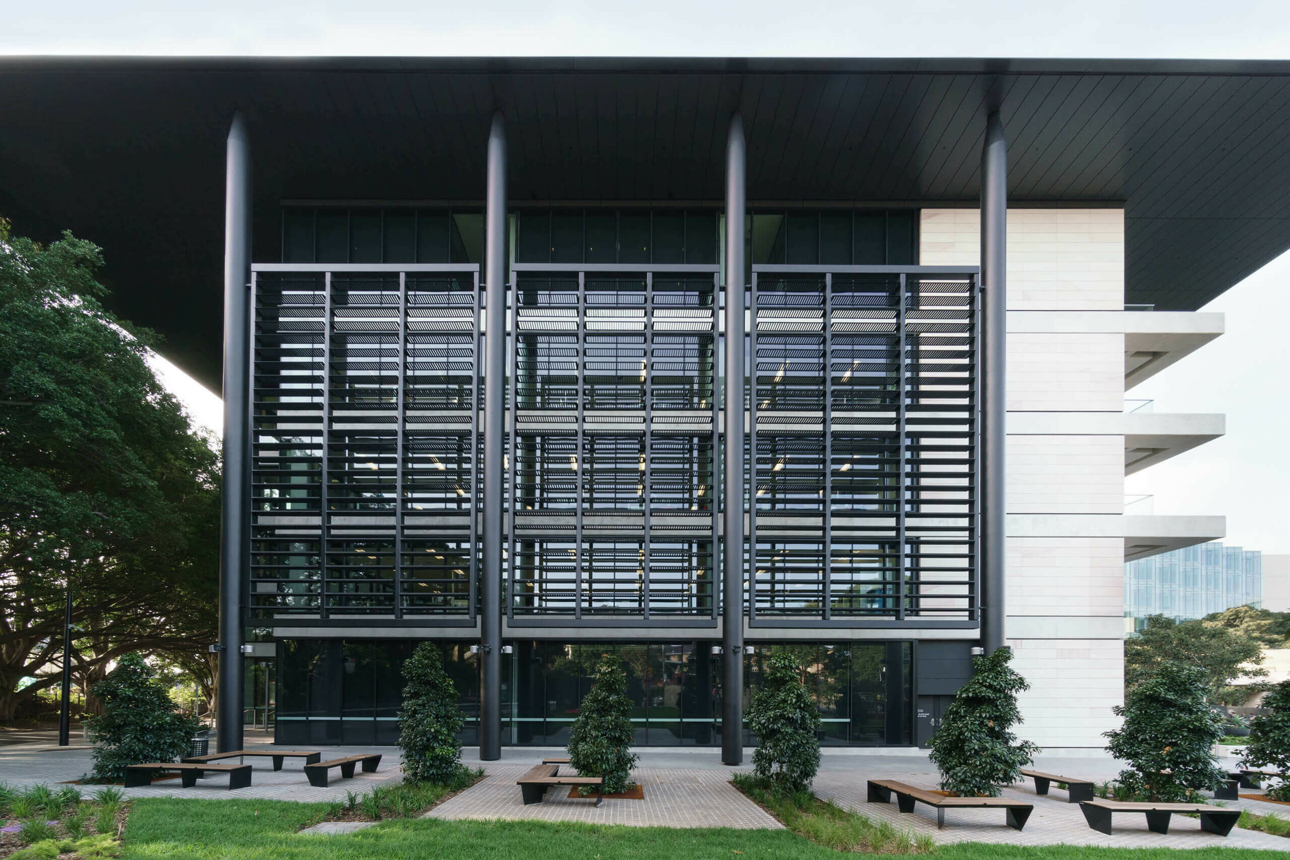 F23 Administration Building / GRIMSHAW