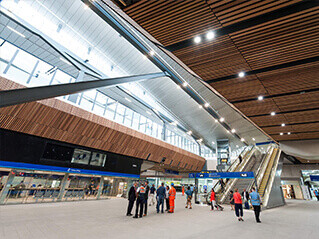 London Bridge Station design team celebrates opening of street level concourse / GRIMSHAW