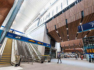 London Bridge Station design team celebrates opening of street level concourse / GRIMSHAW