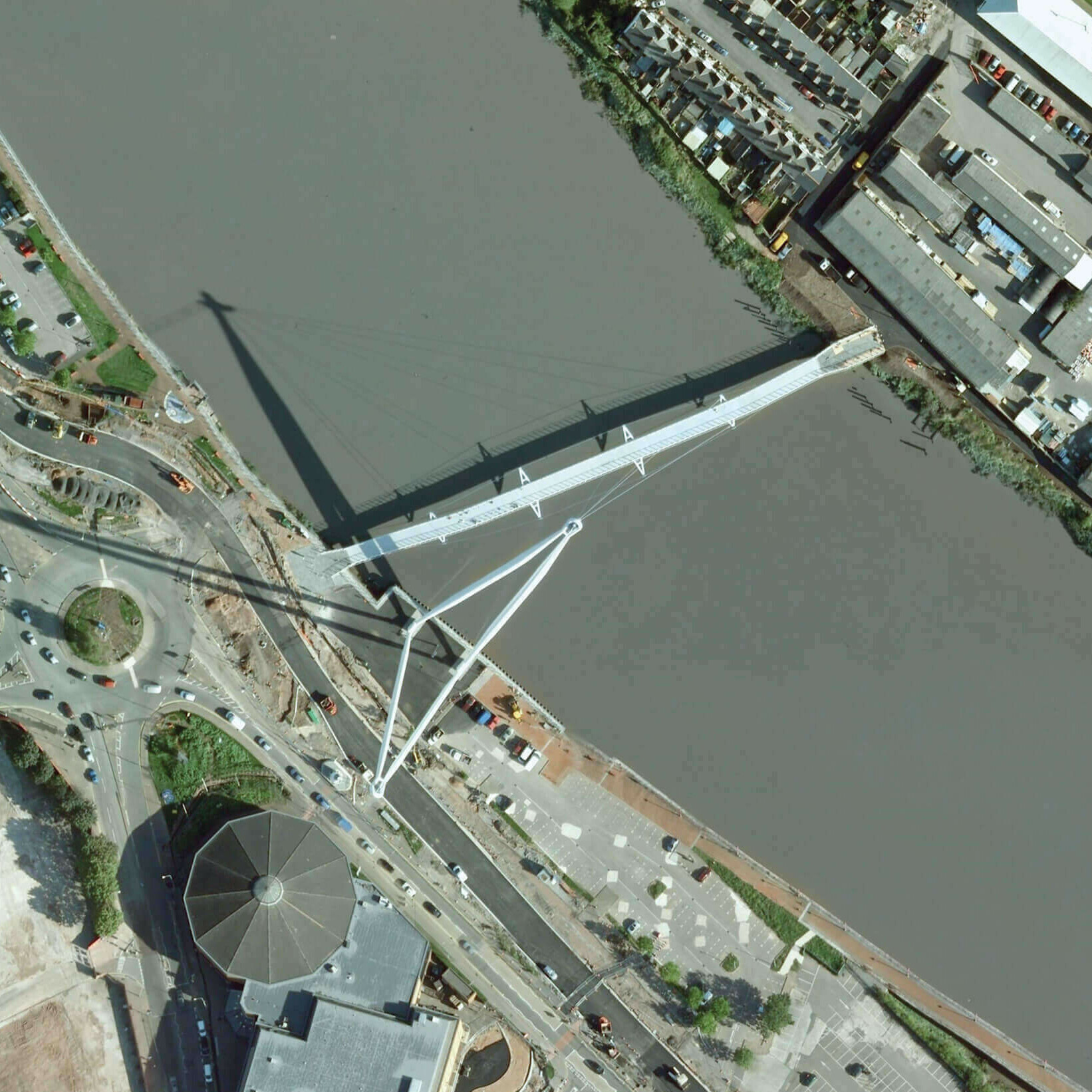 Newport City Footbridge / GRIMSHAW