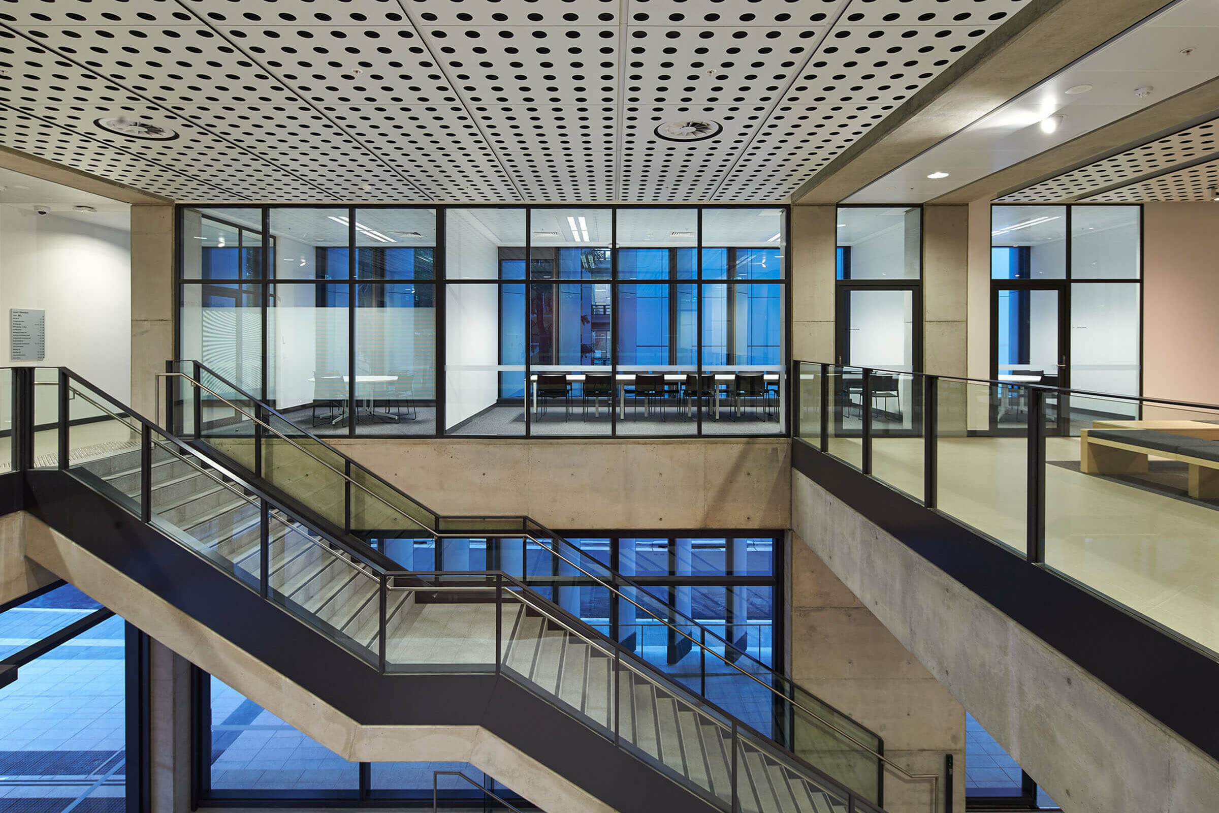 University of New South Wales Hilmer Building / GRIMSHAW
