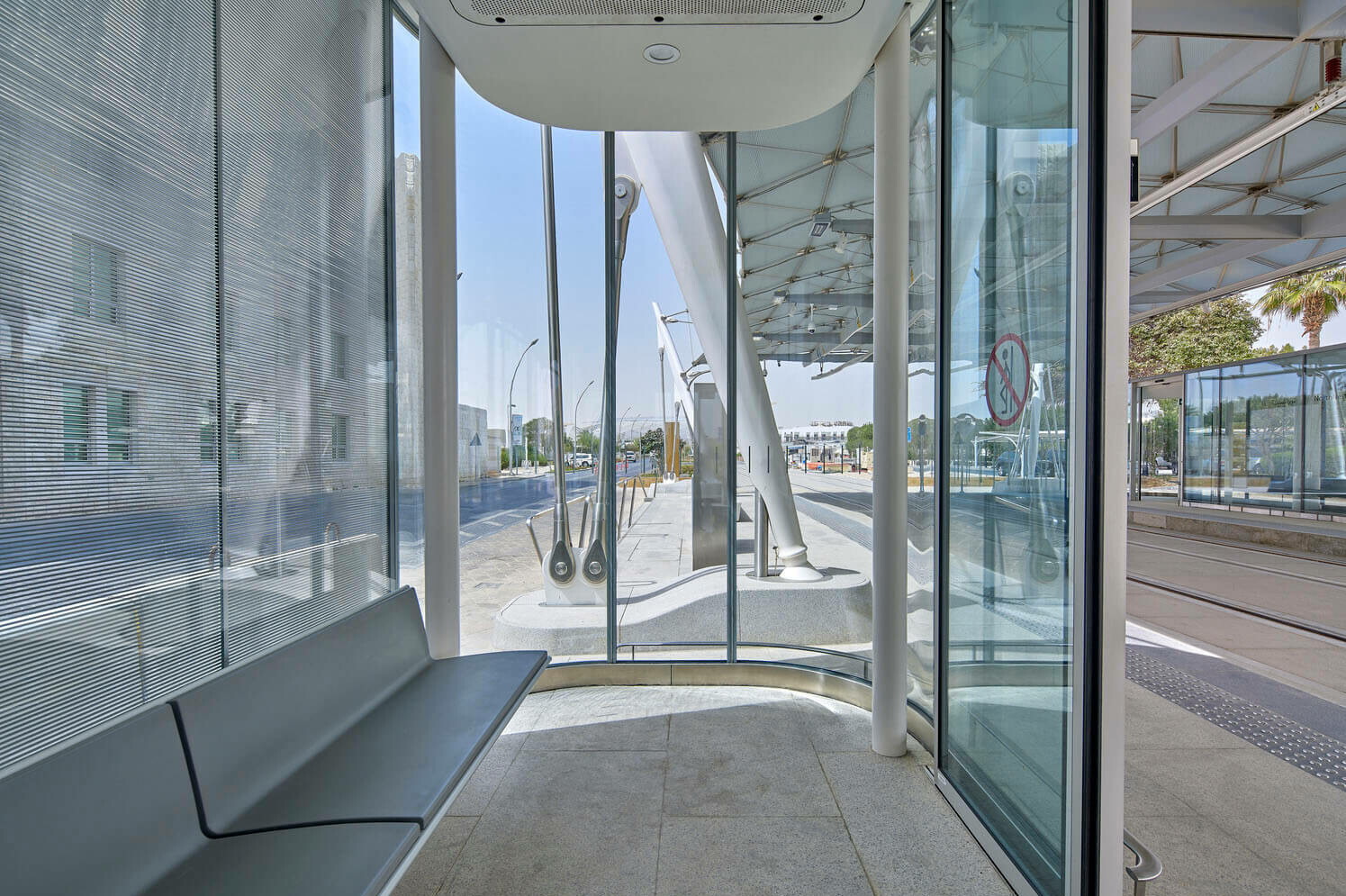 Education City Tram Stops: Case Study / GRIMSHAW