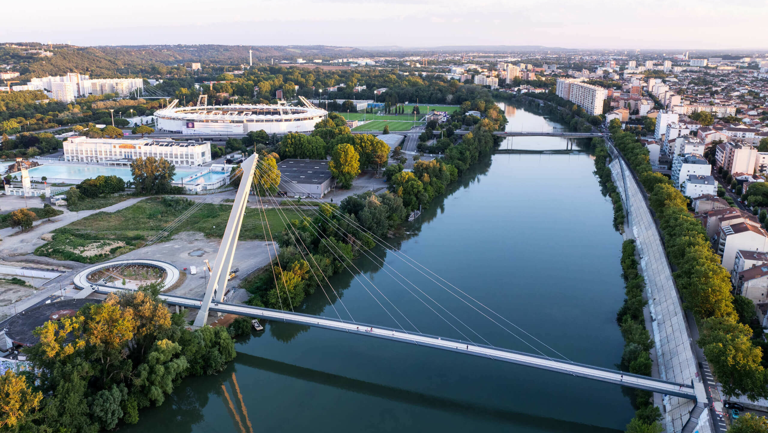 Robert Poujade Pedestrian Bridge / GRIMSHAW