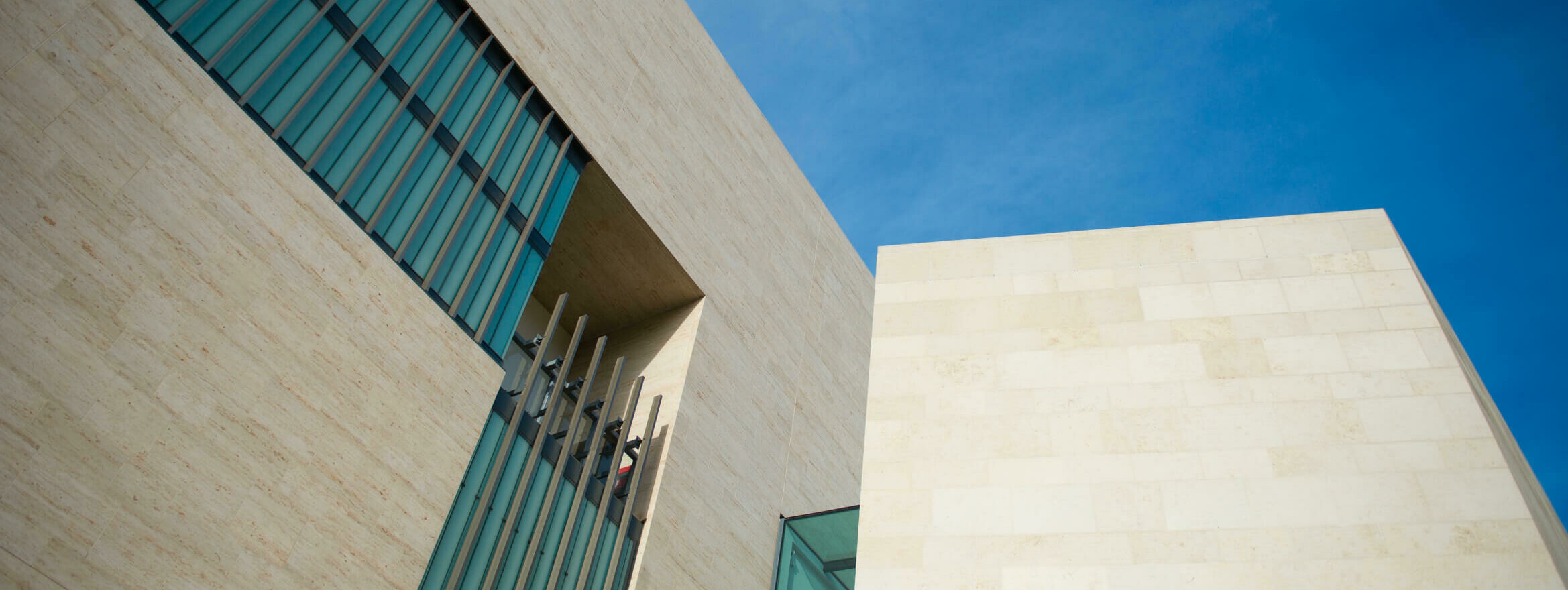 University of Bangor Arts and Innovation Centre wins RSAW Award / GRIMSHAW
