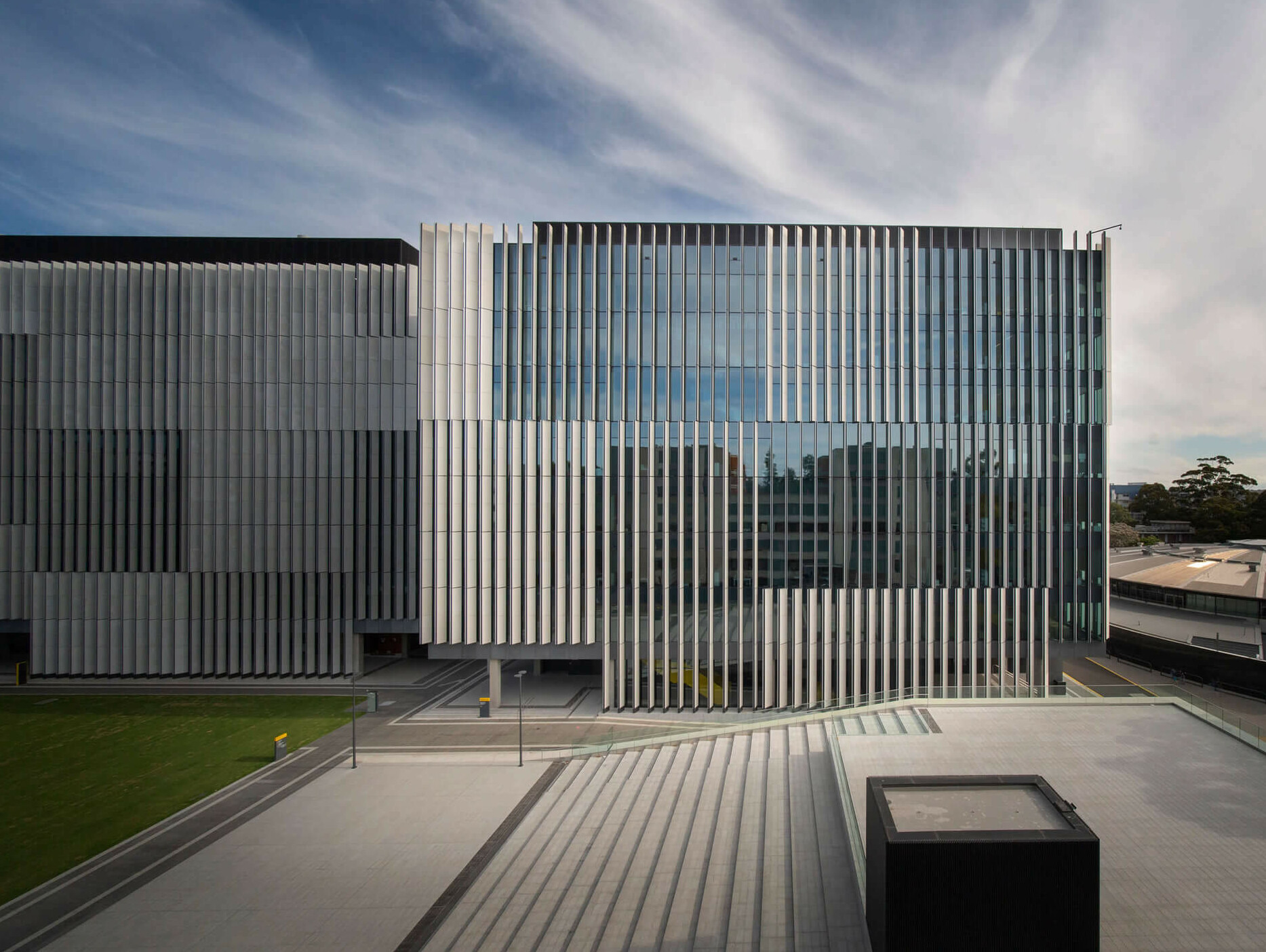 University of New South Wales Science and Engineering Building / GRIMSHAW